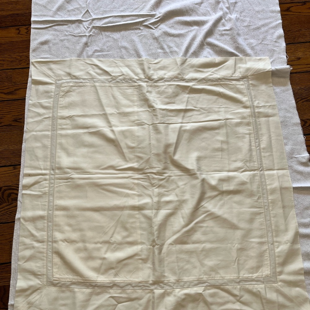 One 24x24 inch decorative Frette sham pillow cover